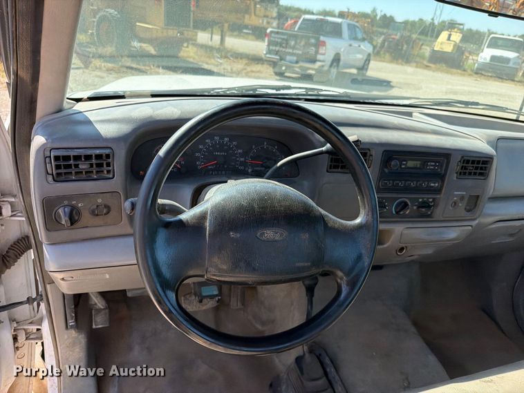 image for item FN5898 2001 Ford F250 Super Duty pickup truck