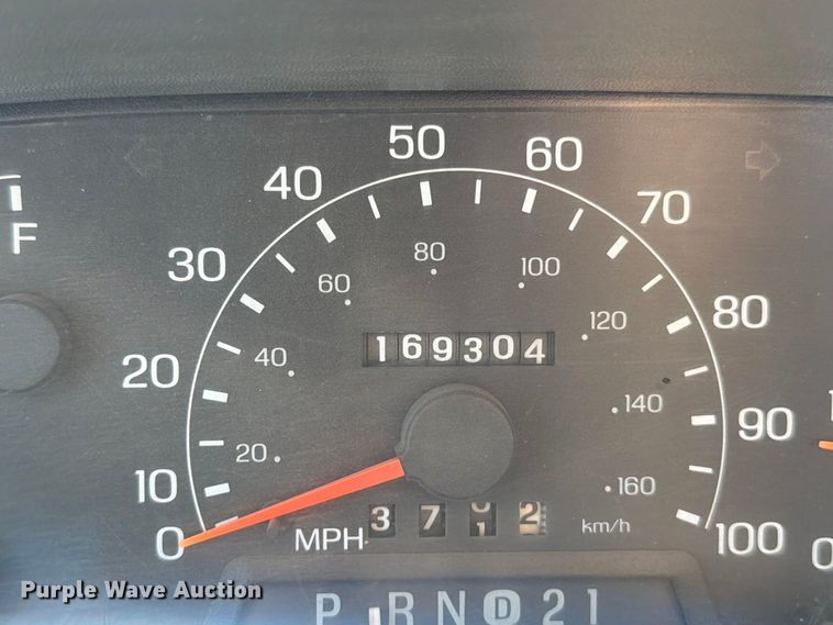 image for item FN5898 2001 Ford F250 Super Duty pickup truck