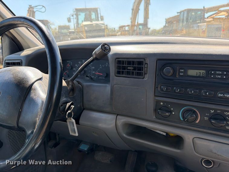 image for item FN5898 2001 Ford F250 Super Duty pickup truck