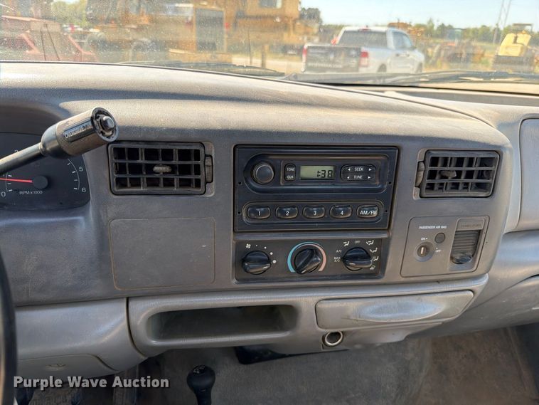 image for item FN5898 2001 Ford F250 Super Duty pickup truck