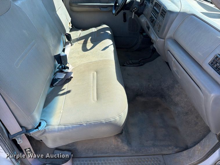 image for item FN5898 2001 Ford F250 Super Duty pickup truck