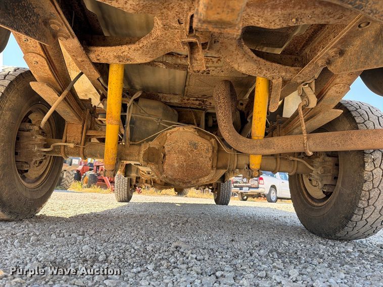 image for item FN5898 2001 Ford F250 Super Duty pickup truck