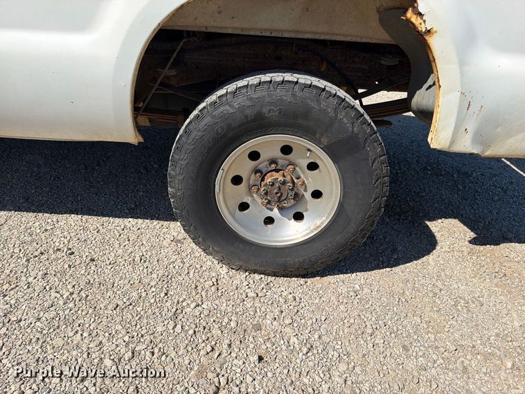 image for item FN5898 2001 Ford F250 Super Duty pickup truck