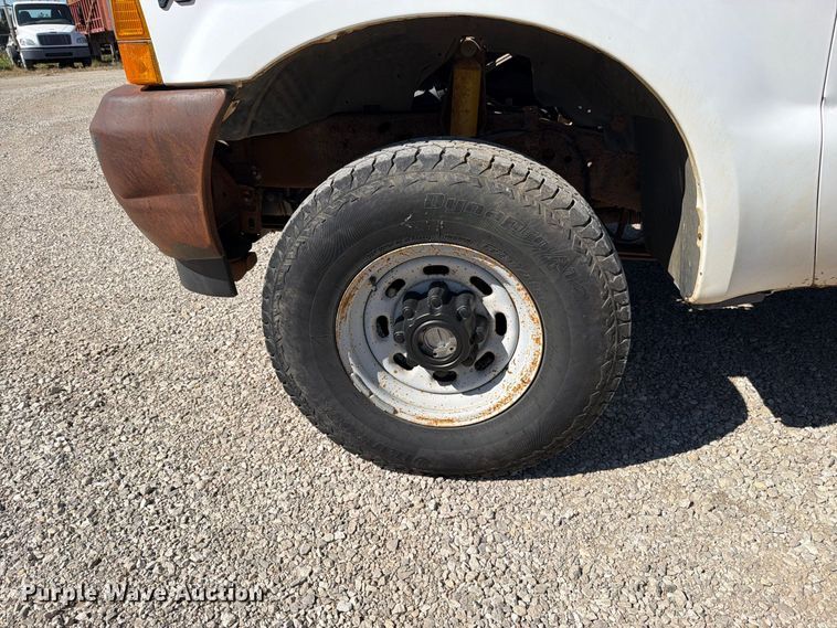 image for item FN5898 2001 Ford F250 Super Duty pickup truck
