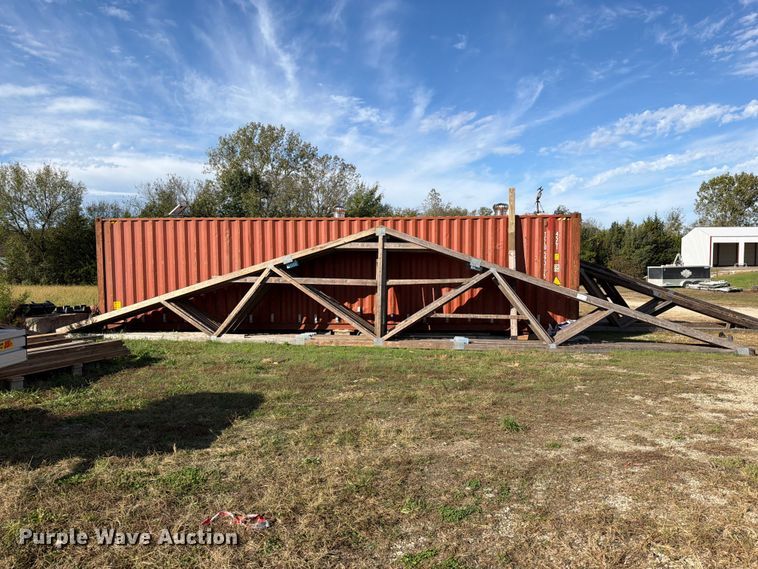 image for item FN5942 Approx. 40 trusses 2' x 6'