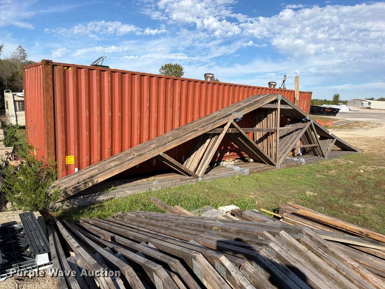 image for item FN5942 Approx. 40 trusses 2' x 6'