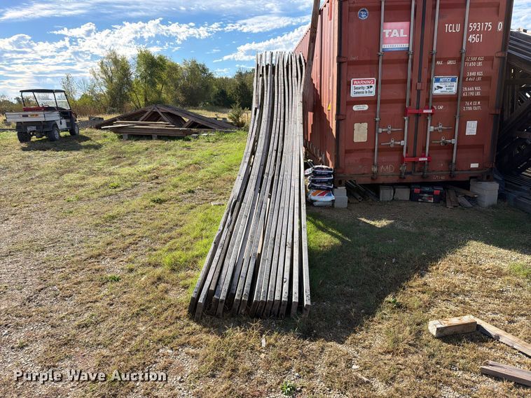 image for item FN5942 Approx. 40 trusses 2' x 6'
