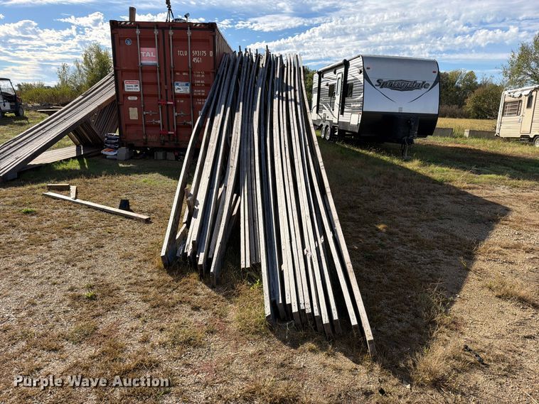 image for item FN5942 Approx. 40 trusses 2' x 6'