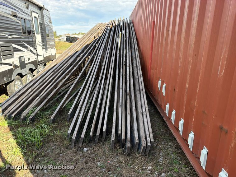 image for item FN5942 Approx. 40 trusses 2' x 6'