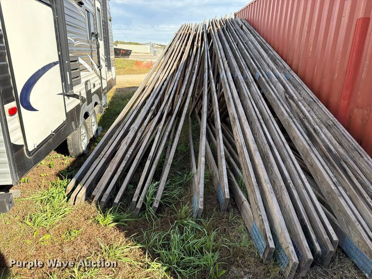 image for item FN5942 Approx. 40 trusses 2' x 6'