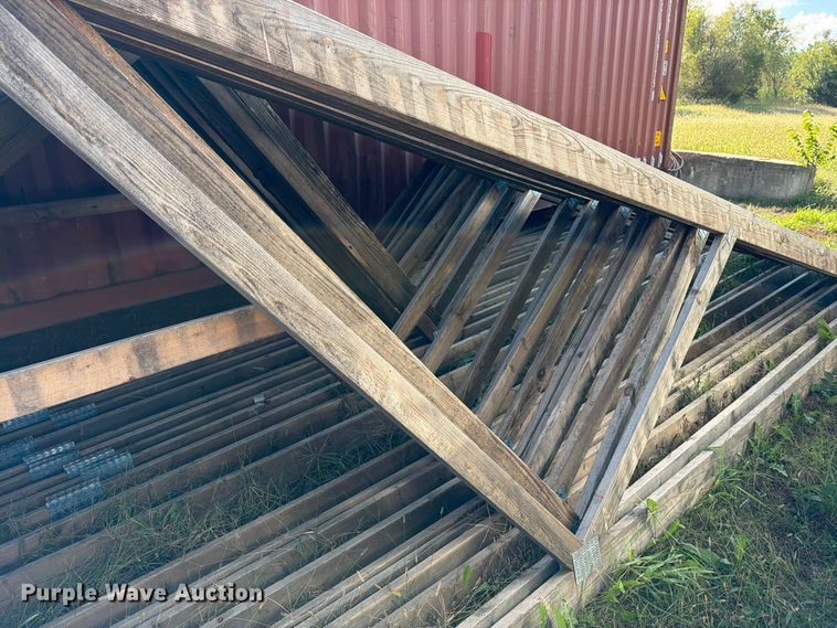 image for item FN5942 Approx. 40 trusses 2' x 6'