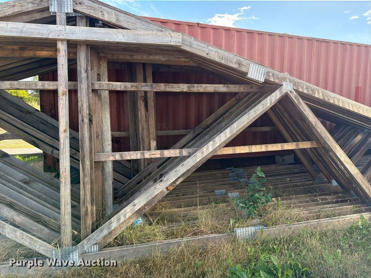 image for item FN5942 Approx. 40 trusses 2' x 6'