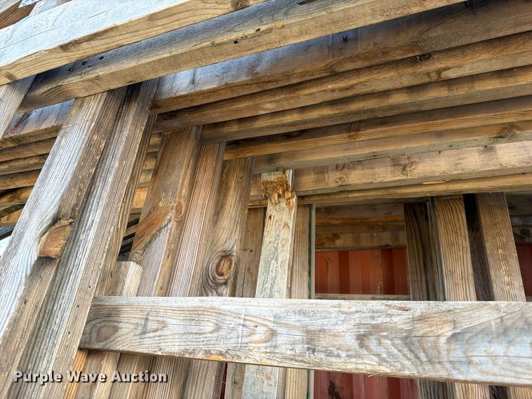 image for item FN5942 Approx. 40 trusses 2' x 6'