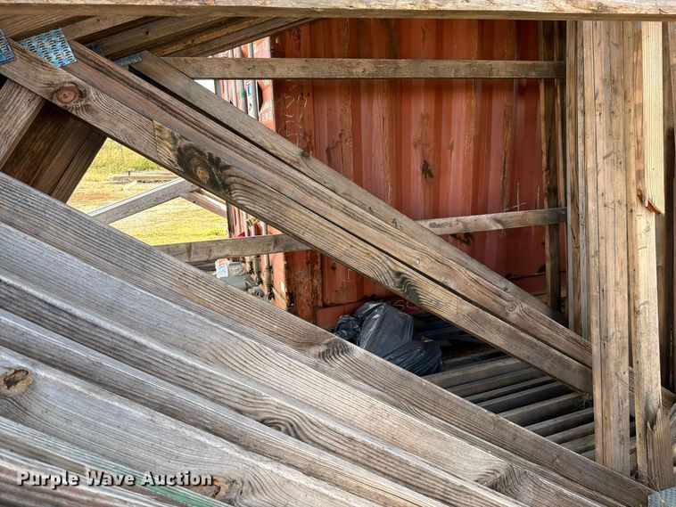 image for item FN5942 Approx. 40 trusses 2' x 6'