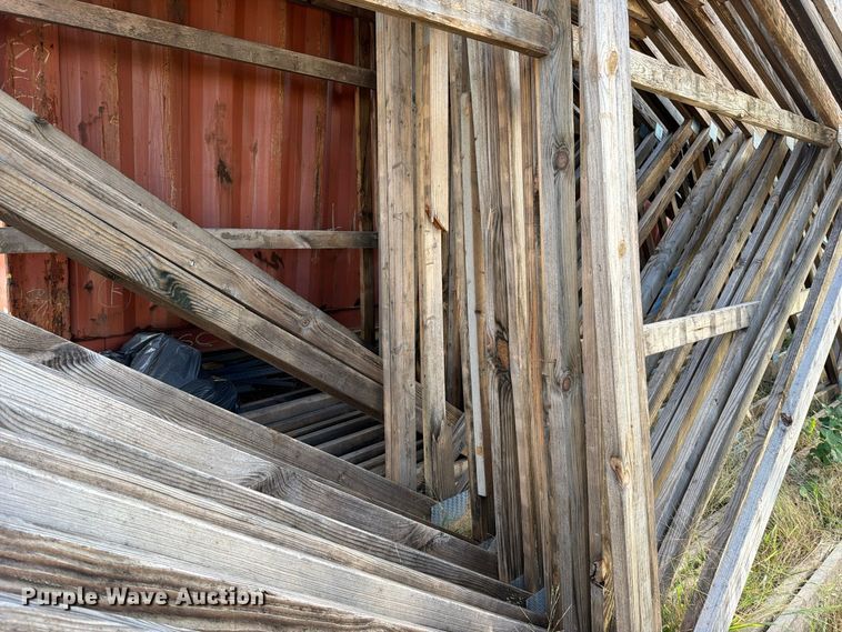 image for item FN5942 Approx. 40 trusses 2' x 6'