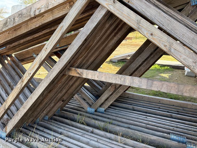 image for item FN5942 Approx. 40 trusses 2' x 6'