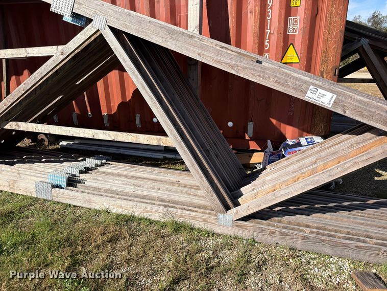 image for item FN5942 Approx. 40 trusses 2' x 6'