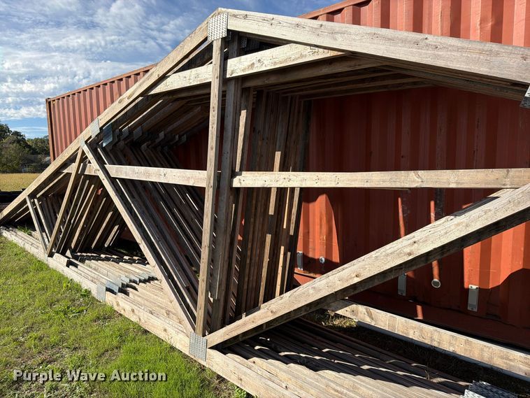 image for item FN5942 Approx. 40 trusses 2' x 6'