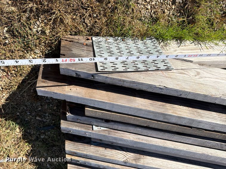 image for item FN5942 Approx. 40 trusses 2' x 6'