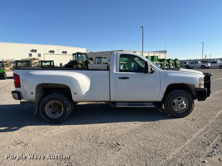 image for item FP3158 2013 Chevrolet Silverado 3500HD pickup truck