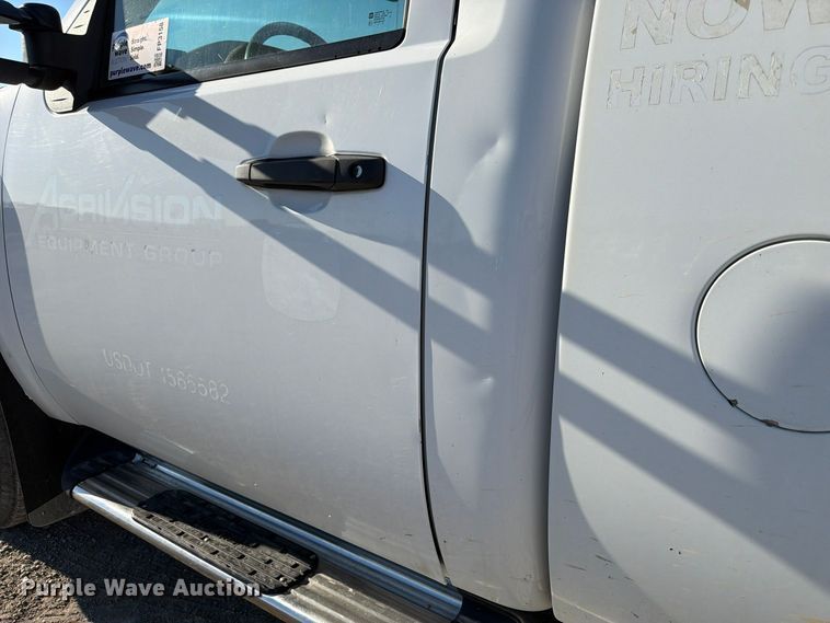 image for item FP3158 2013 Chevrolet Silverado 3500HD pickup truck