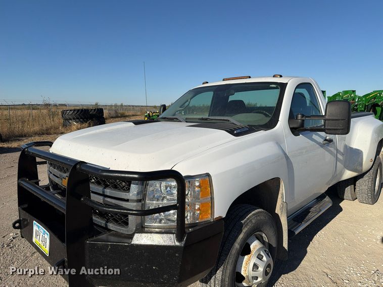 image for item FP3158 2013 Chevrolet Silverado 3500HD pickup truck