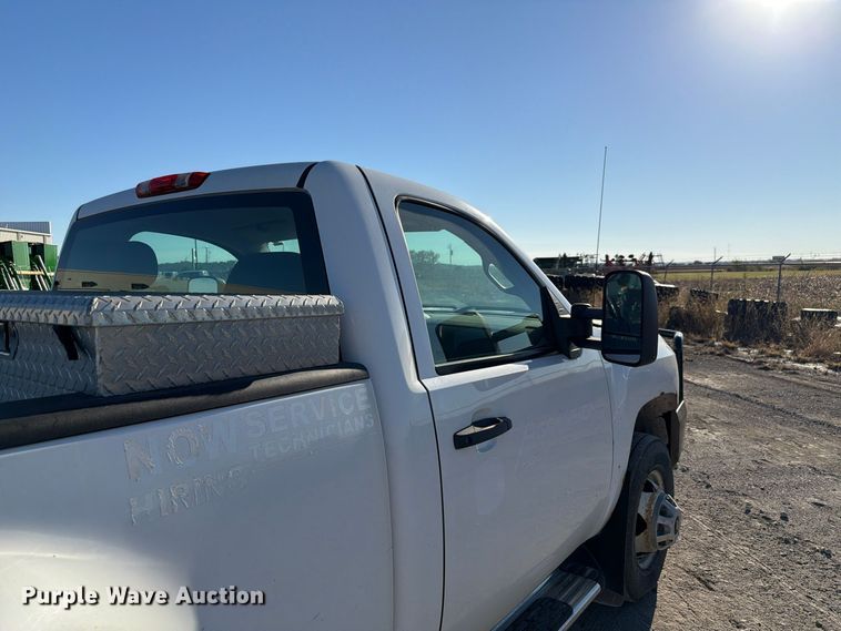 image for item FP3158 2013 Chevrolet Silverado 3500HD pickup truck