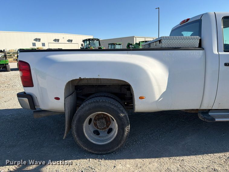 image for item FP3158 2013 Chevrolet Silverado 3500HD pickup truck