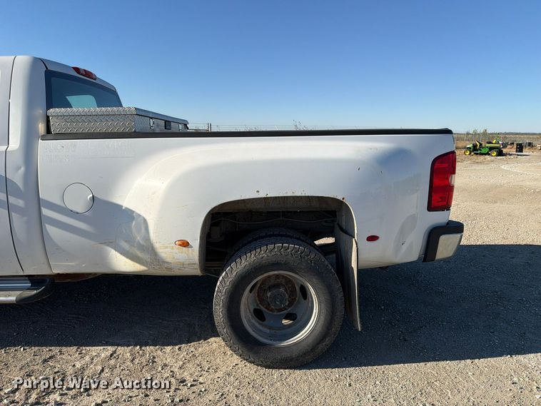 image for item FP3158 2013 Chevrolet Silverado 3500HD pickup truck