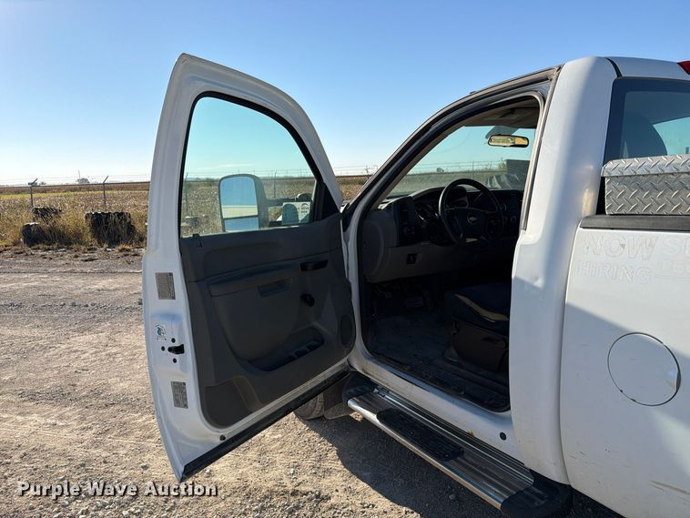 image for item FP3158 2013 Chevrolet Silverado 3500HD pickup truck