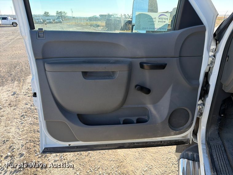 image for item FP3158 2013 Chevrolet Silverado 3500HD pickup truck