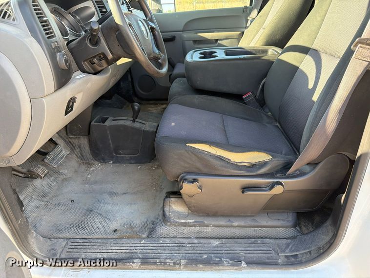 image for item FP3158 2013 Chevrolet Silverado 3500HD pickup truck