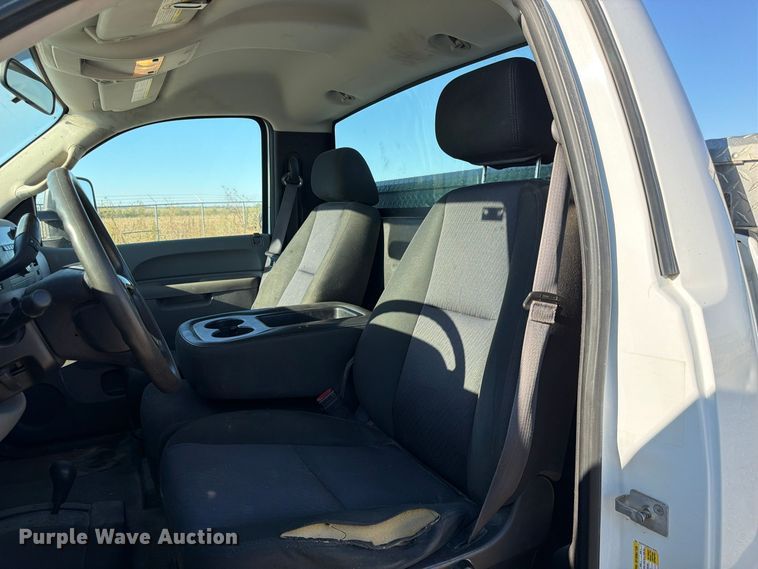 image for item FP3158 2013 Chevrolet Silverado 3500HD pickup truck