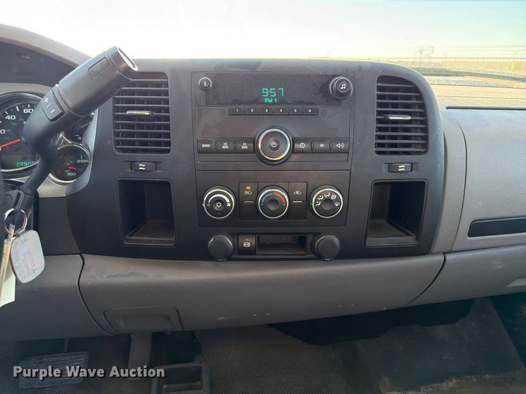 image for item FP3158 2013 Chevrolet Silverado 3500HD pickup truck