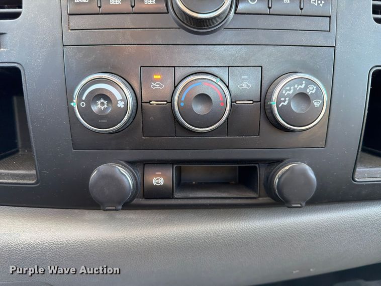 image for item FP3158 2013 Chevrolet Silverado 3500HD pickup truck