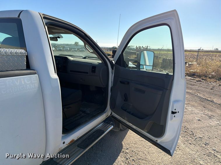 image for item FP3158 2013 Chevrolet Silverado 3500HD pickup truck