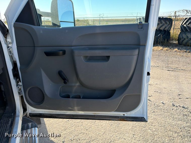 image for item FP3158 2013 Chevrolet Silverado 3500HD pickup truck