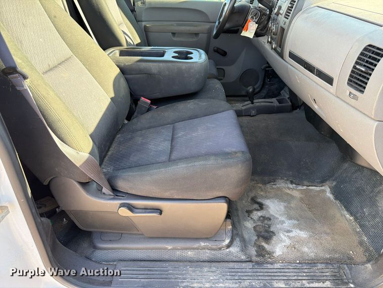 image for item FP3158 2013 Chevrolet Silverado 3500HD pickup truck