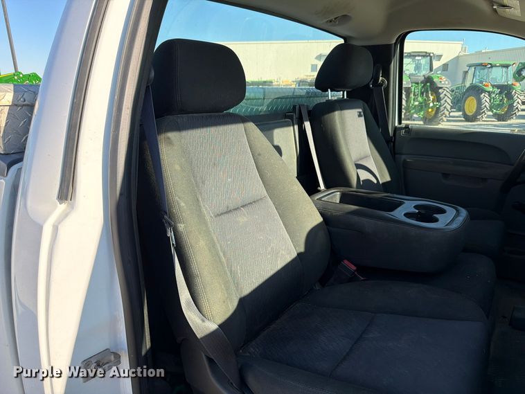 image for item FP3158 2013 Chevrolet Silverado 3500HD pickup truck