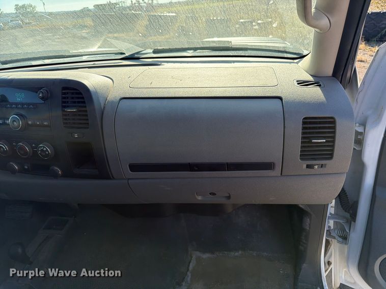 image for item FP3158 2013 Chevrolet Silverado 3500HD pickup truck