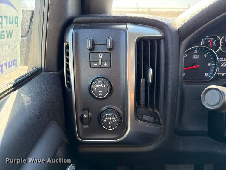 image for item FP3159 2018 Chevrolet Silverado 1500LT Crew Cab pickup truck