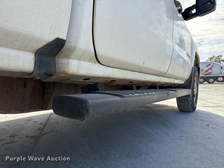image for item FP3164 2015 Chevrolet Silverado 3500HD Crew Cab pickup truck