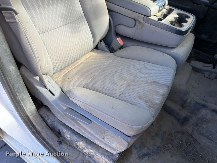 image for item FP3164 2015 Chevrolet Silverado 3500HD Crew Cab pickup truck