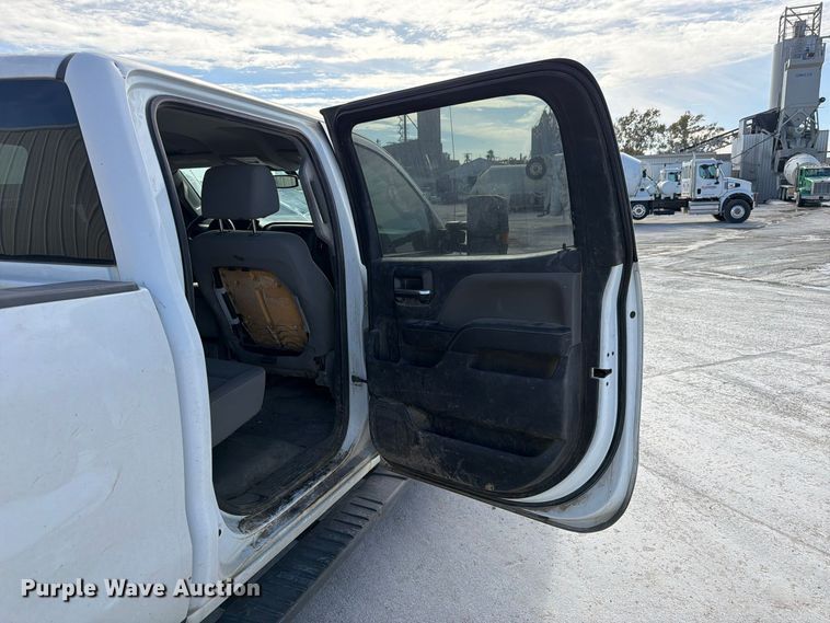 image for item FP3164 2015 Chevrolet Silverado 3500HD Crew Cab pickup truck