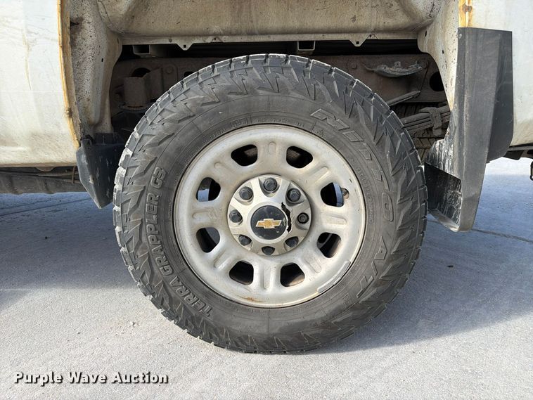 image for item FP3164 2015 Chevrolet Silverado 3500HD Crew Cab pickup truck