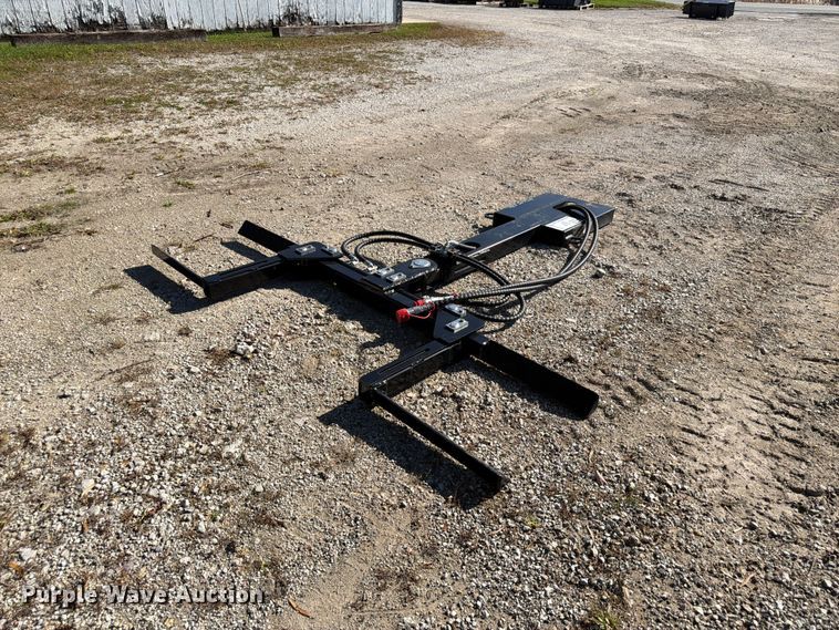 image for item FP3182 2026 Giyi FTL75 skid steer vehicle lift