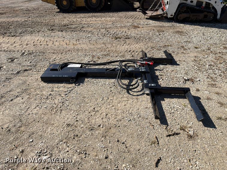 image for item FP3182 2026 Giyi FTL75 skid steer vehicle lift