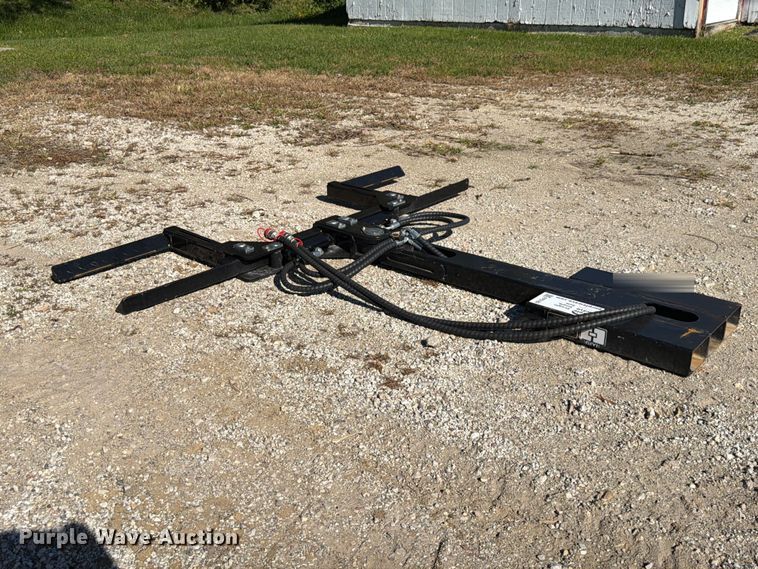 image for item FP3182 2026 Giyi FTL75 skid steer vehicle lift