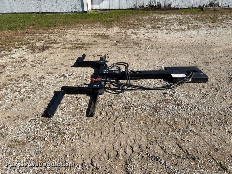 image for item FP3182 2026 Giyi FTL75 skid steer vehicle lift