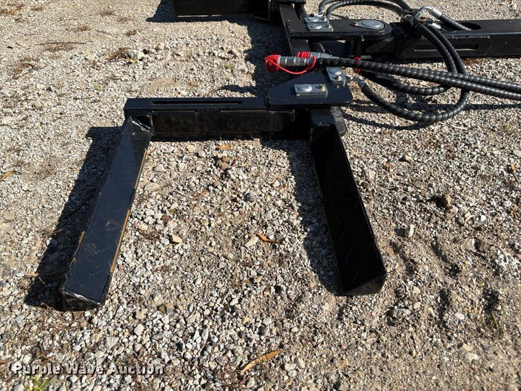 image for item FP3182 2026 Giyi FTL75 skid steer vehicle lift